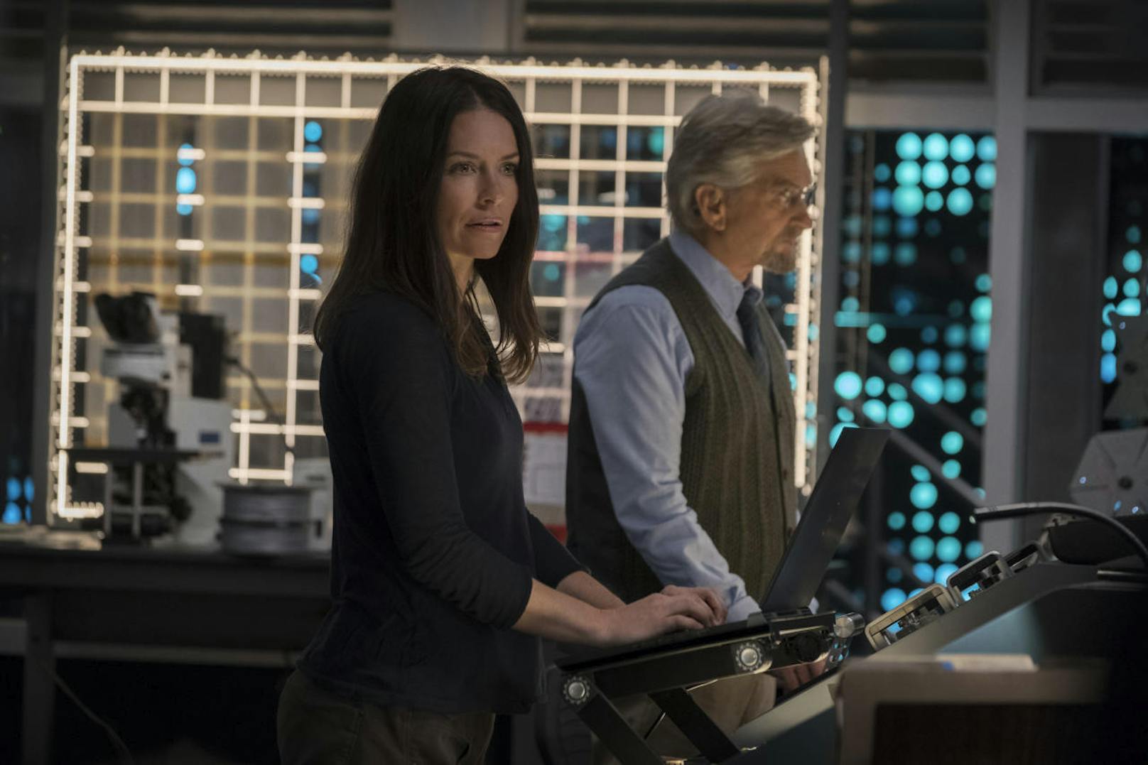 Hope van Dyne (Evangeline Lilly) und Hank Pym (Michael Douglas) in "Ant-Man and the Wasp".