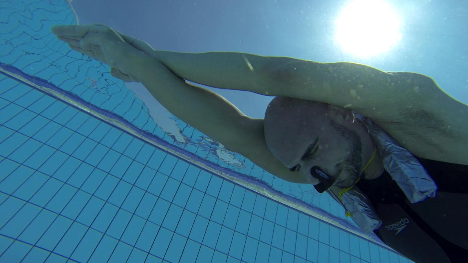 Die Doku "My life without air" raubt uns den Atem: Goran olak verbringt 22,5 Minuten unter Wasser. Als er wieder auftaucht, ist er Weltmeister. Der Free Diver hat seine Gabe des Luftanhaltens zum Beruf gemacht, und das, obwohl er im Schlaf unter Atemstillständen leidet.