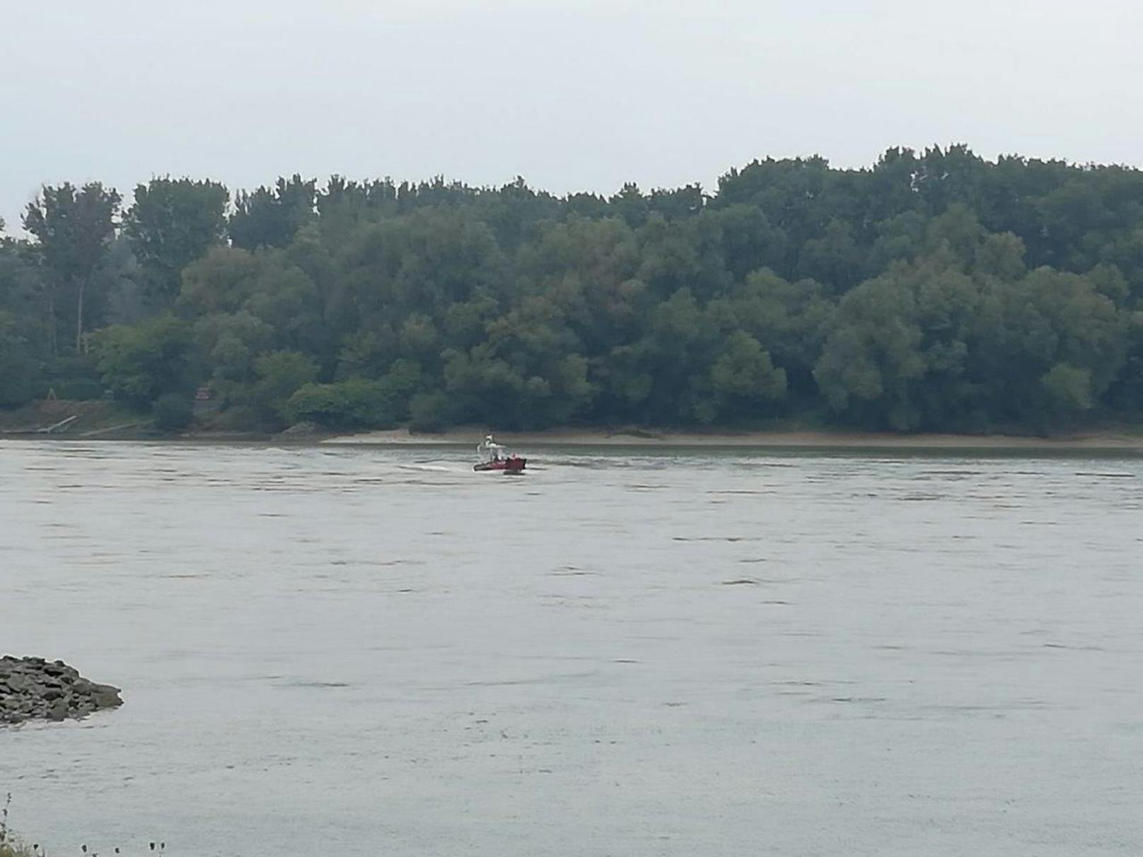 Insgesamt befanden sich drei Heeresboote auf der Donau.