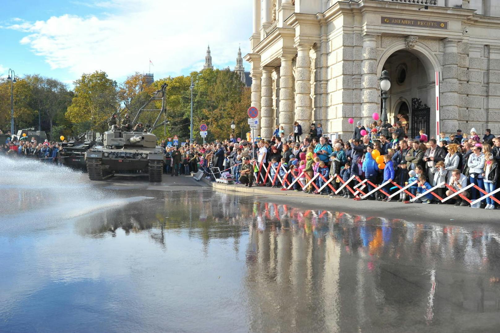 Die Leistungsschau des Bundesheeres am Heldenplatz zum Nationalfeiertag 2018 