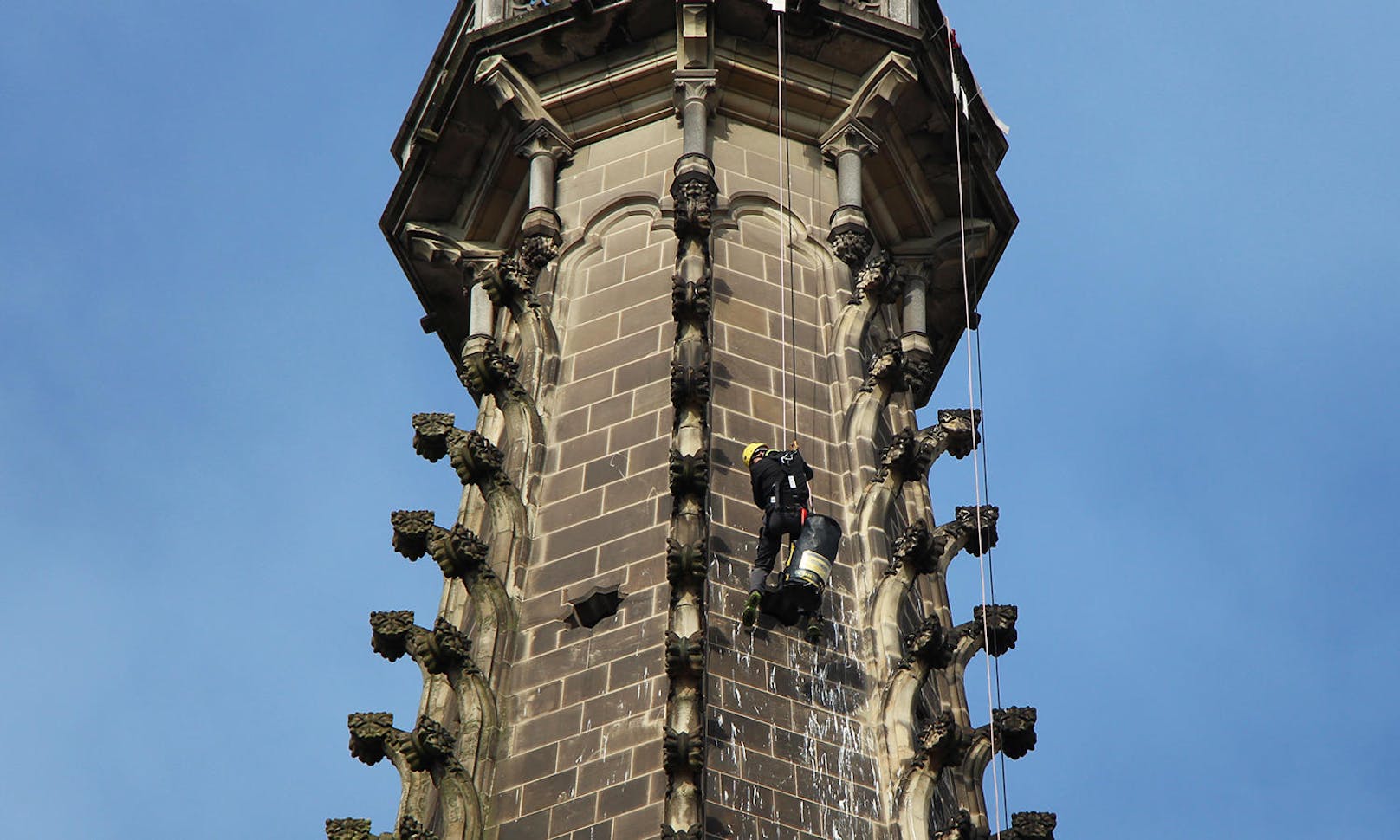 Der Linzer Mariendom, oder besser dessen Turm. wurde ganz genau unter die Lupe genommen-