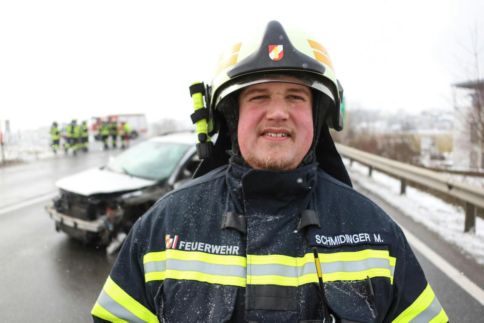 Wie wir eingetroffen sind, waren bereits die Rettungskräfte vor Ort", schildert Feuerwehr-Einsatzleiter Matthias Schmidinger. "Wir haben die Absicherungsarbeiten für die tätigen Einsatzkräfte und den Brandschutz übernommen."