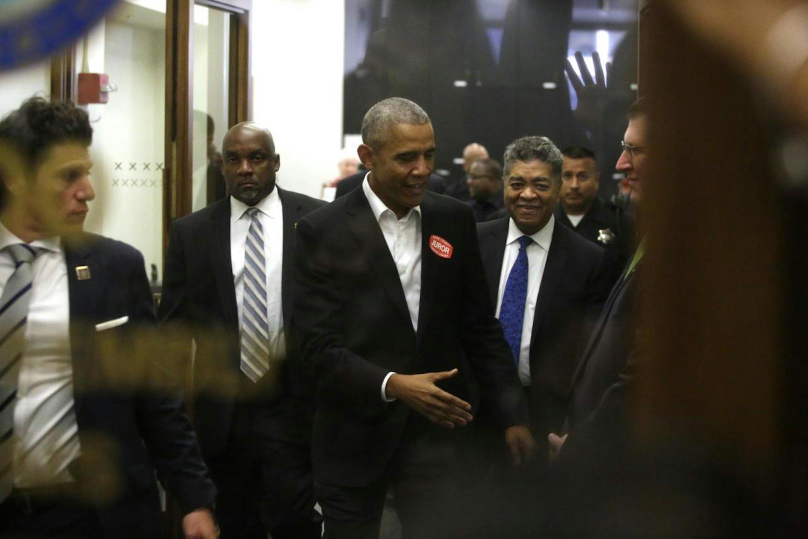Ex-US-Präsident Barack Obama meldete sich in seiner Heimatstadt Chicago zum Geschworenendienst. Großer Medienandrag inklusive.