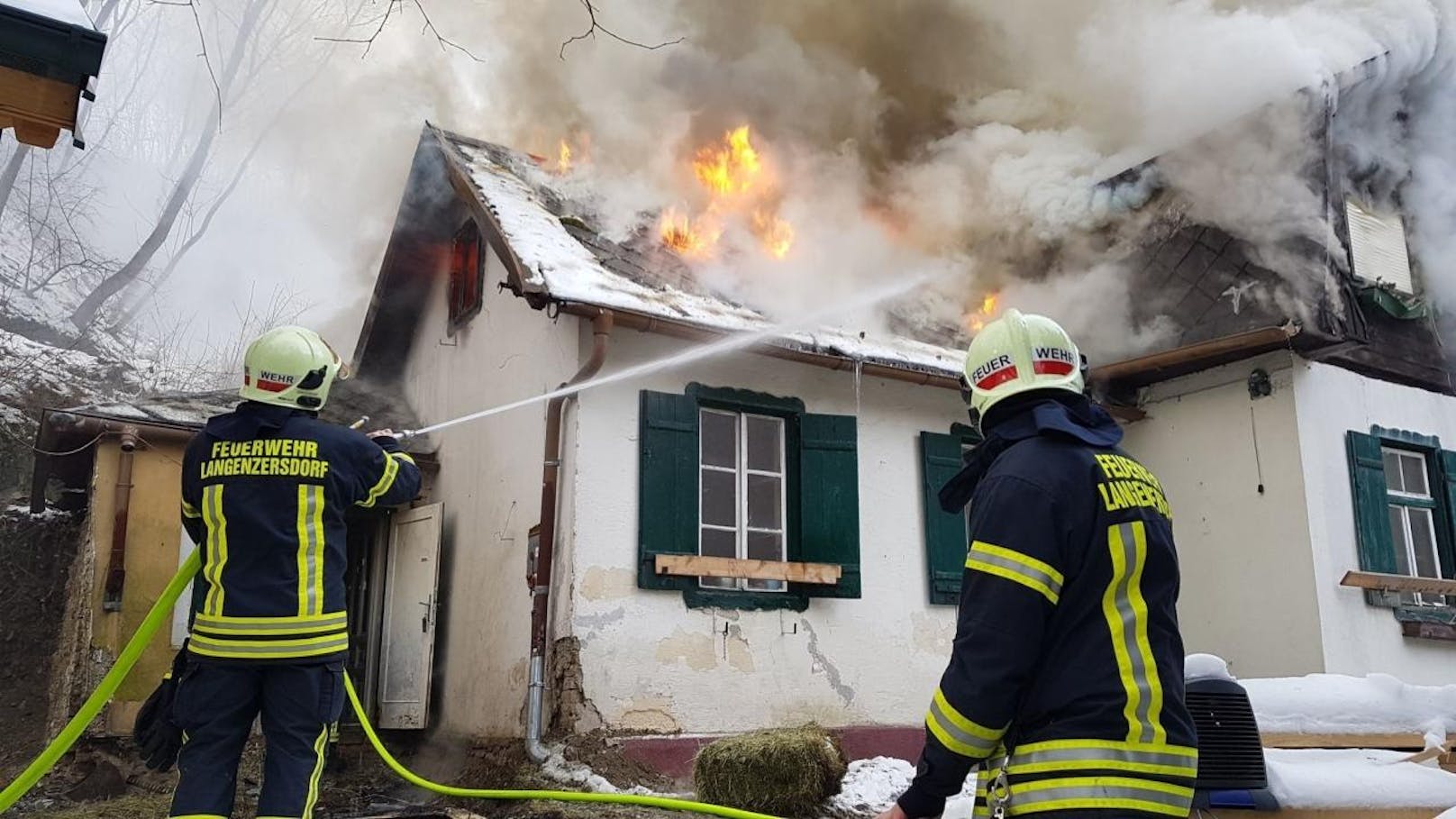 Beim Eintreffen der Freiwilligen Feuerwehr Langenzersdorf stand das Haus bereits in Vollbrand. 