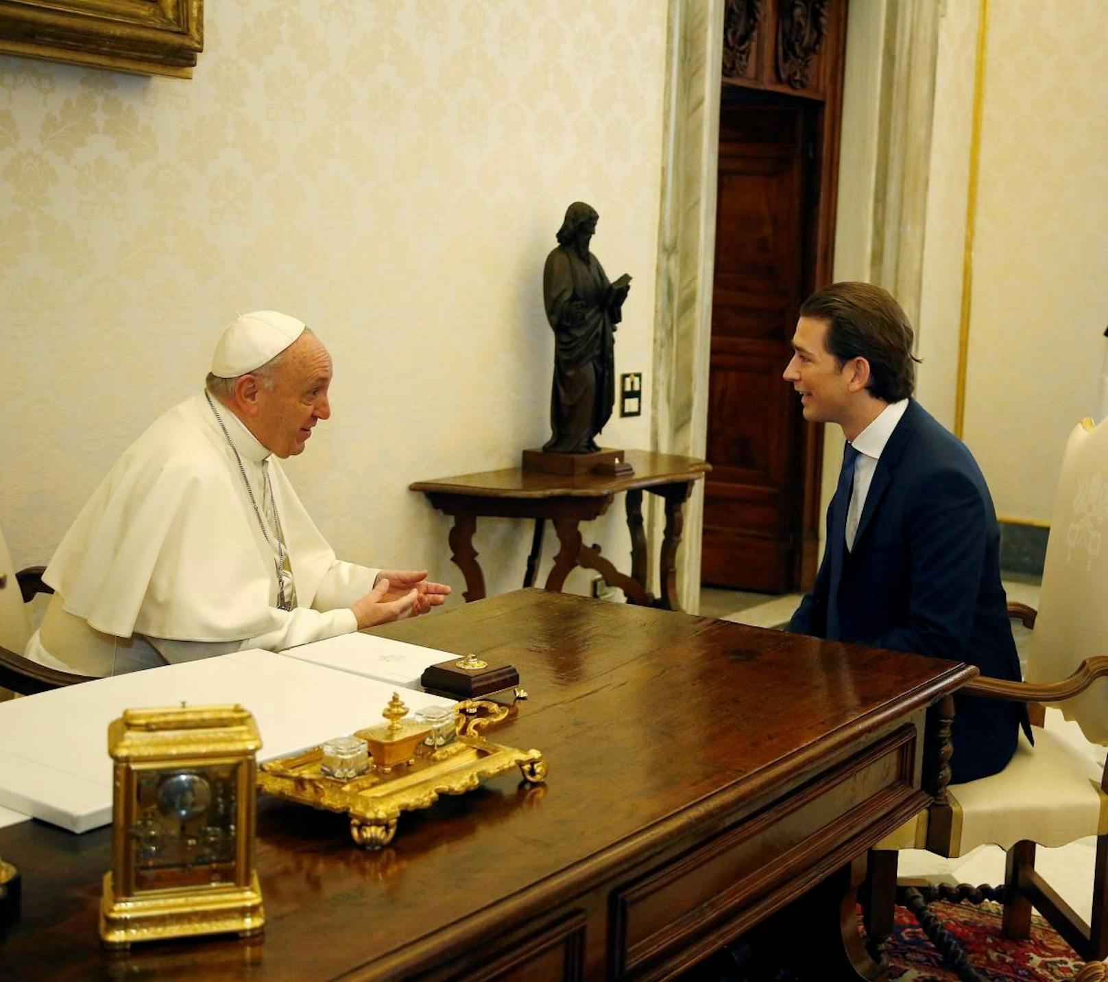Es ist Kurz' zweiter Besuch beim Papst, er war schon mal als Außenminister da.