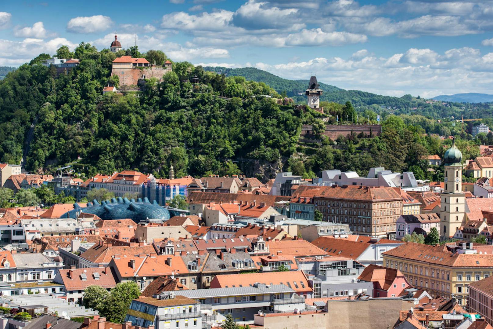 Unzählige bestens markierte Wander- und Spazierwege, Klettersteige und aufregende Klammabenteuer finden sich rund um Graz.