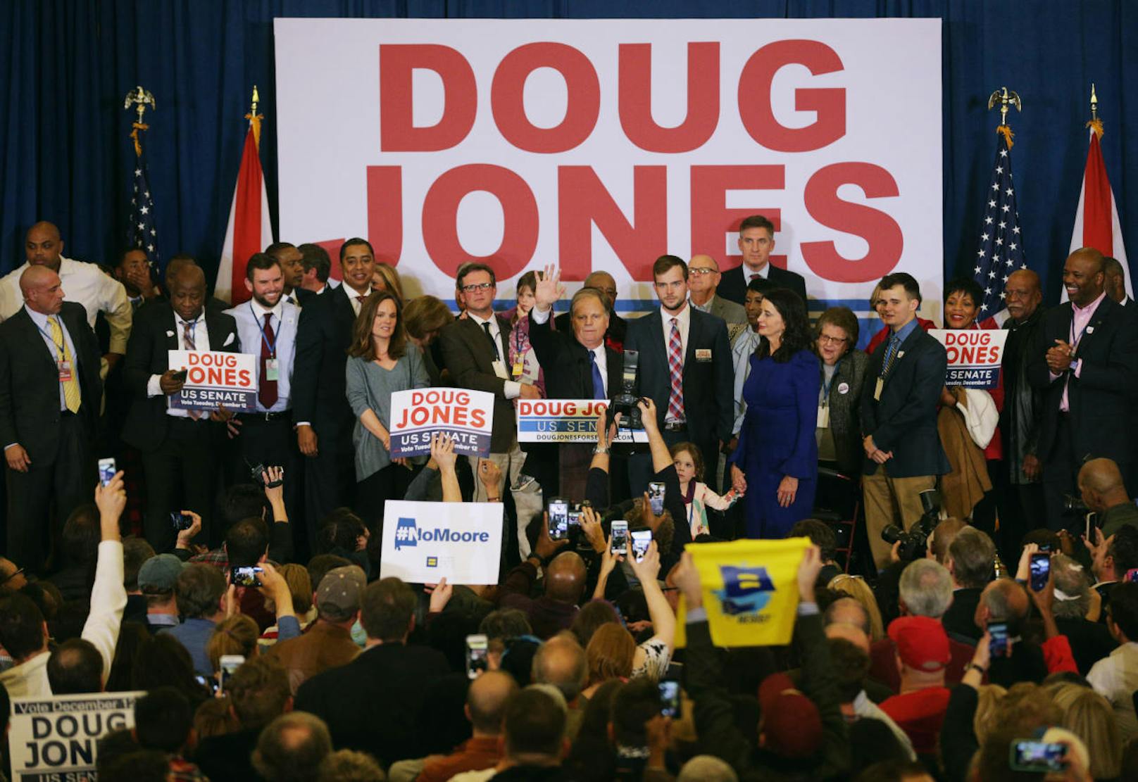 Die Demokraten in Alabama feiern den Sieg von Doug Jones.