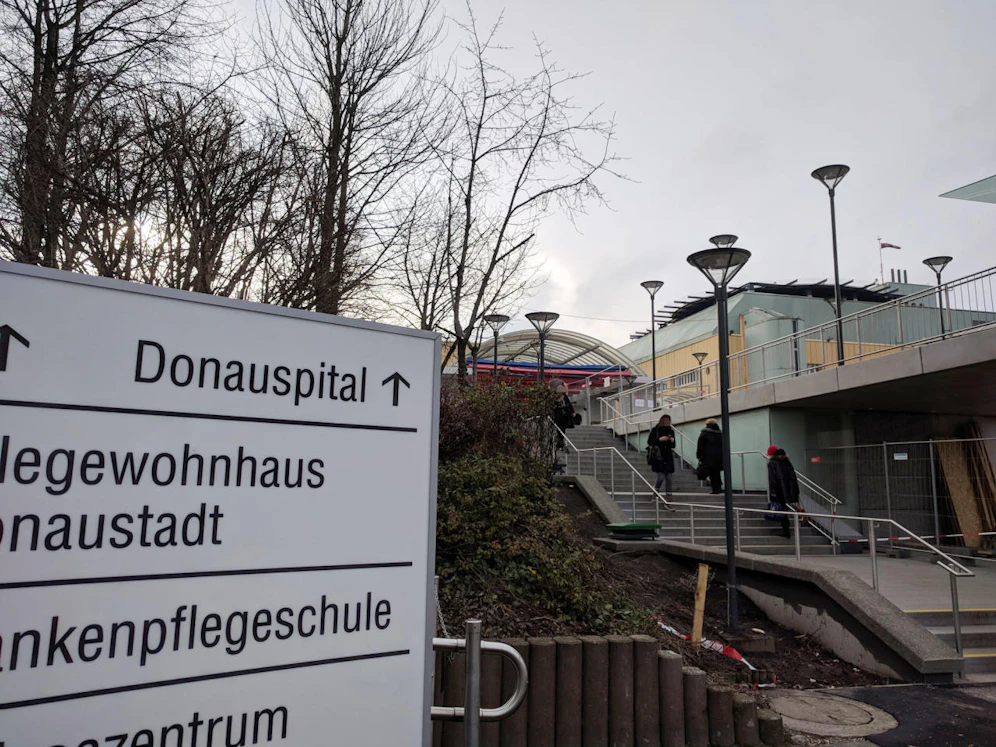 Der Bub wurde nach der Erstversorgung ins Donauspital geflogen.