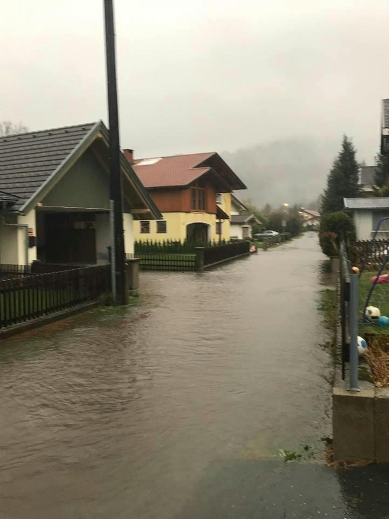 In Rattendorf (Hermagor) mussten zahlreiche Bewohner aus ihren Häusern evakuiert werden.