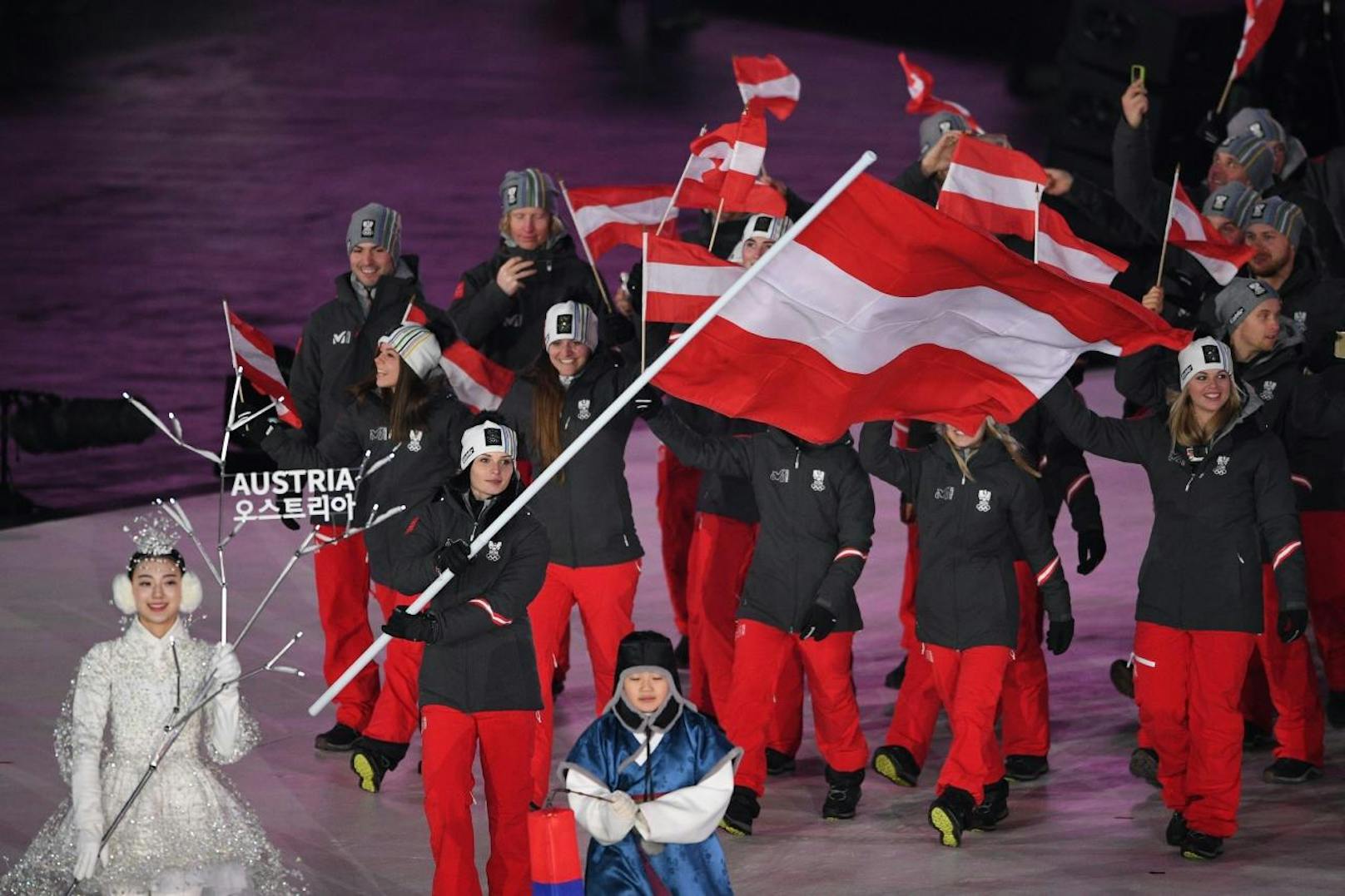 Im Februar 2018 reiste Veith zu den Olympischen Winterspielen nach Pyeongchang. Sie führte die rot-weiß-rote Delegation als Fahnenträgerin ins Stadion.