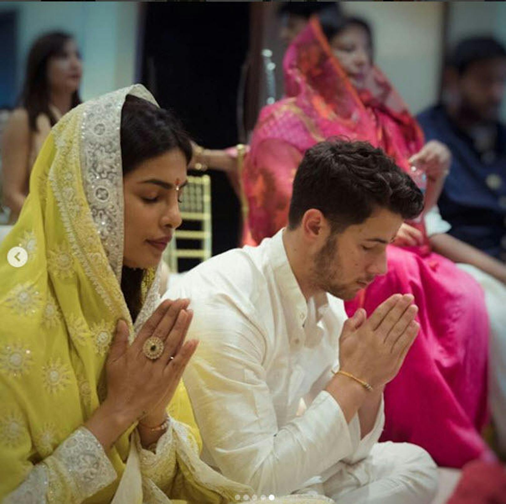 18.08.2018: Auf ihrem Anwesen in Mumbai feierte Priyanka Chopra eine traditionelle Hindu-Verlobung mit ihre Liebsten Nick Jonas. 