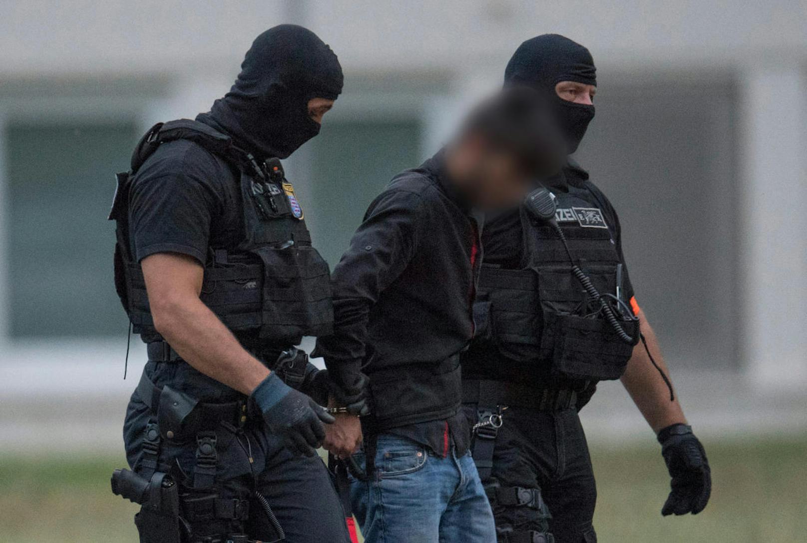 Der Chef der deutschen Bundespolizei, Dieter Romann, flog persönlich in den Nordirak, um den Teenager-Killer abzuholen