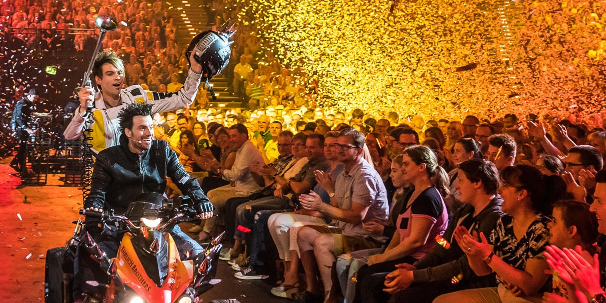 Pyrotechnik, Mega-Equipment und ordentlich Schmäh: Die Ehrlich Brothers geben sich den ganz großen Auftritt.