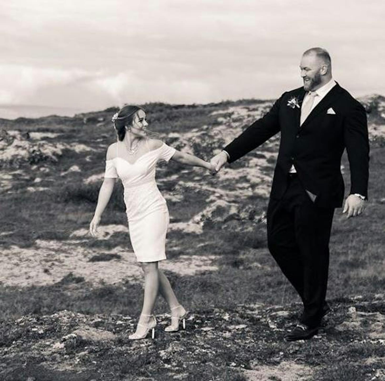 22.10.2018: Der Mountain hat seine Prophetin gefunden. Hafþór Júlíus Björnsson, einer der Stars aus "Game of Thrones" und nebenbei einer der stärksten Männer der Welt, hat seine Freundin Kelsey Henson geheiratet.