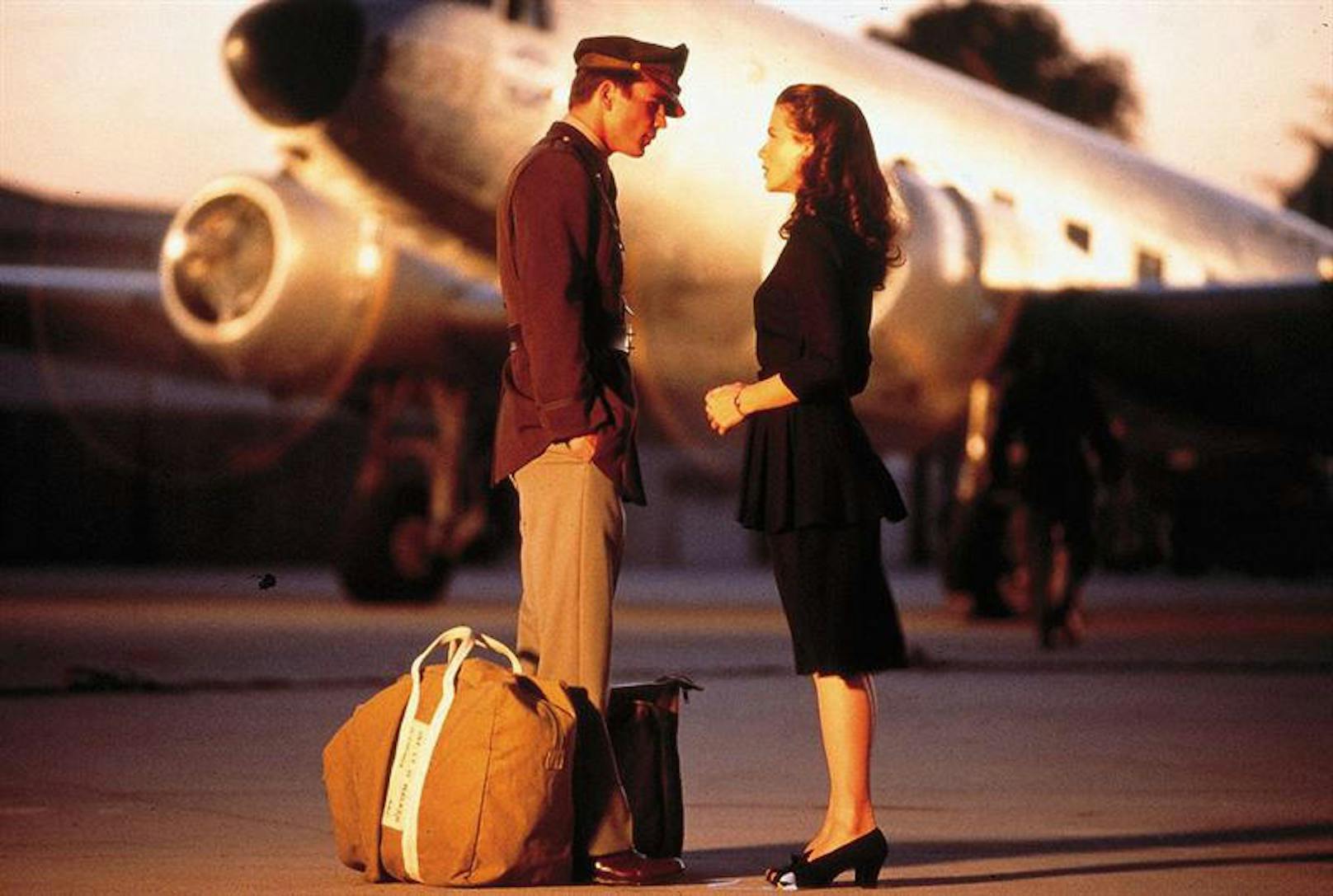20.15 Uhr, RTL 2: "Pearl Harbor". 2001. Kriegsdrama über einen totgeglaubten Piloten, der erfährt, dass seine Verlobte mit seinem besten Freund zusammen ist. Mit Ben Affleck, Kate Beckinsale und Josh Hartnett.