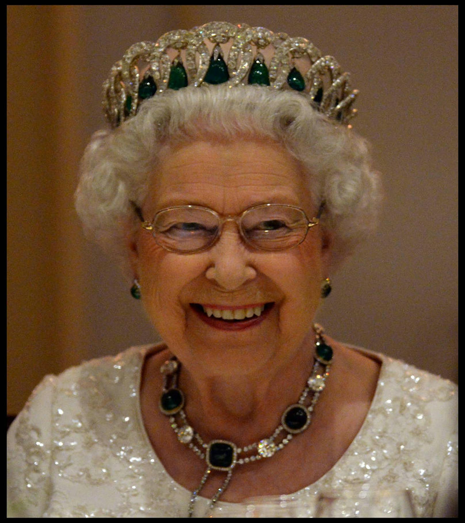 Elizabeth II. hat während ihrer Regentschaft 261 offizielle Auslandsbesuche in insgesamt 116 Länder absolviert, darunter 96 Staatsbesuche. Im Mai 1969 besuchte sie Österreich - zum ersten und bisher einzigen Mal -, nachdem sie 1966 Bundespräsident Franz Jonas in London empfangen hatte.

Foto: 
27.11.2015: Die Queen auf Staatsbesuch in Malta