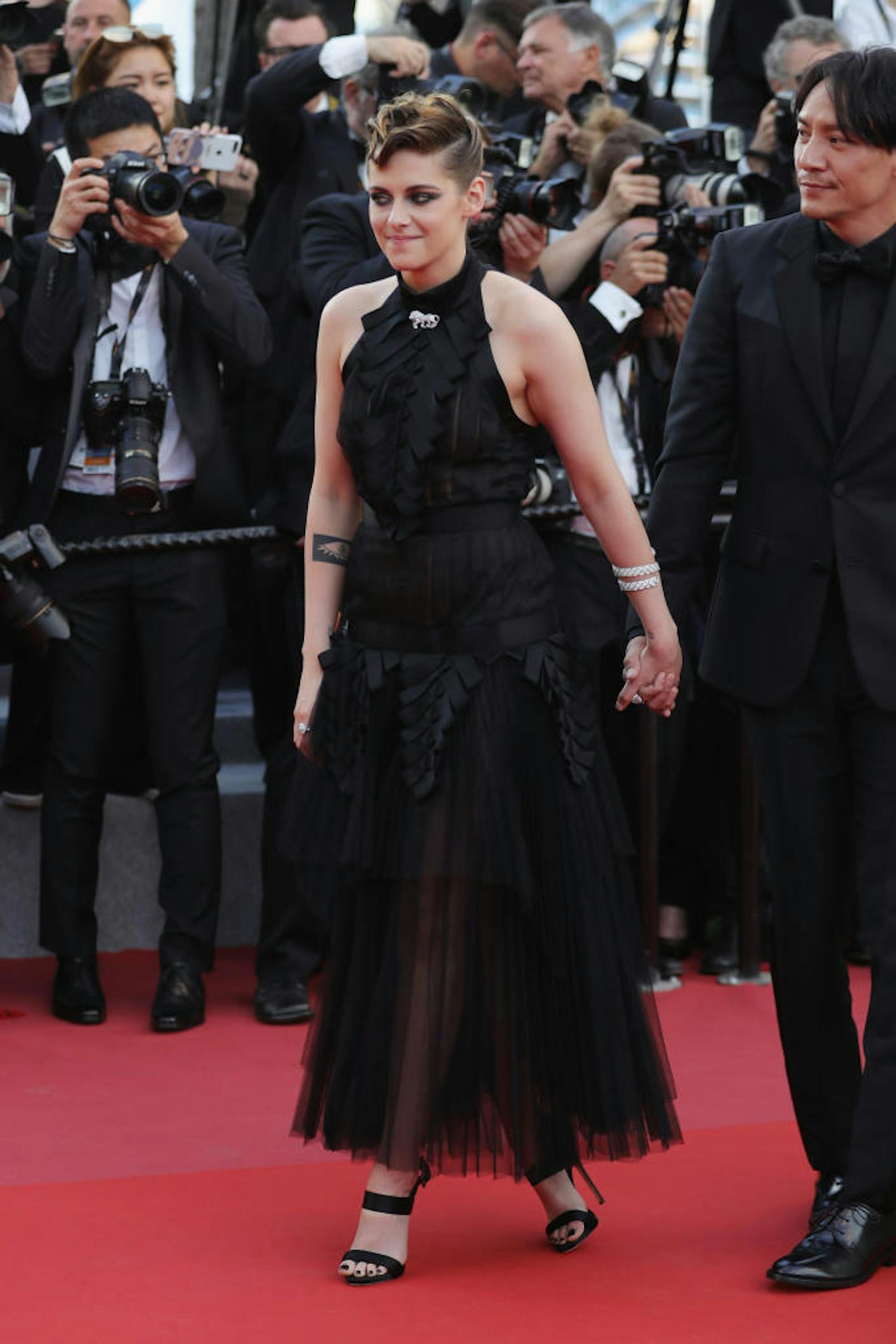 Schauspielerin Kirsten Stewart, die in diesem Jahr ebenfalls zu Jury gehört, setzte auf Extravaganz von Chanel.
