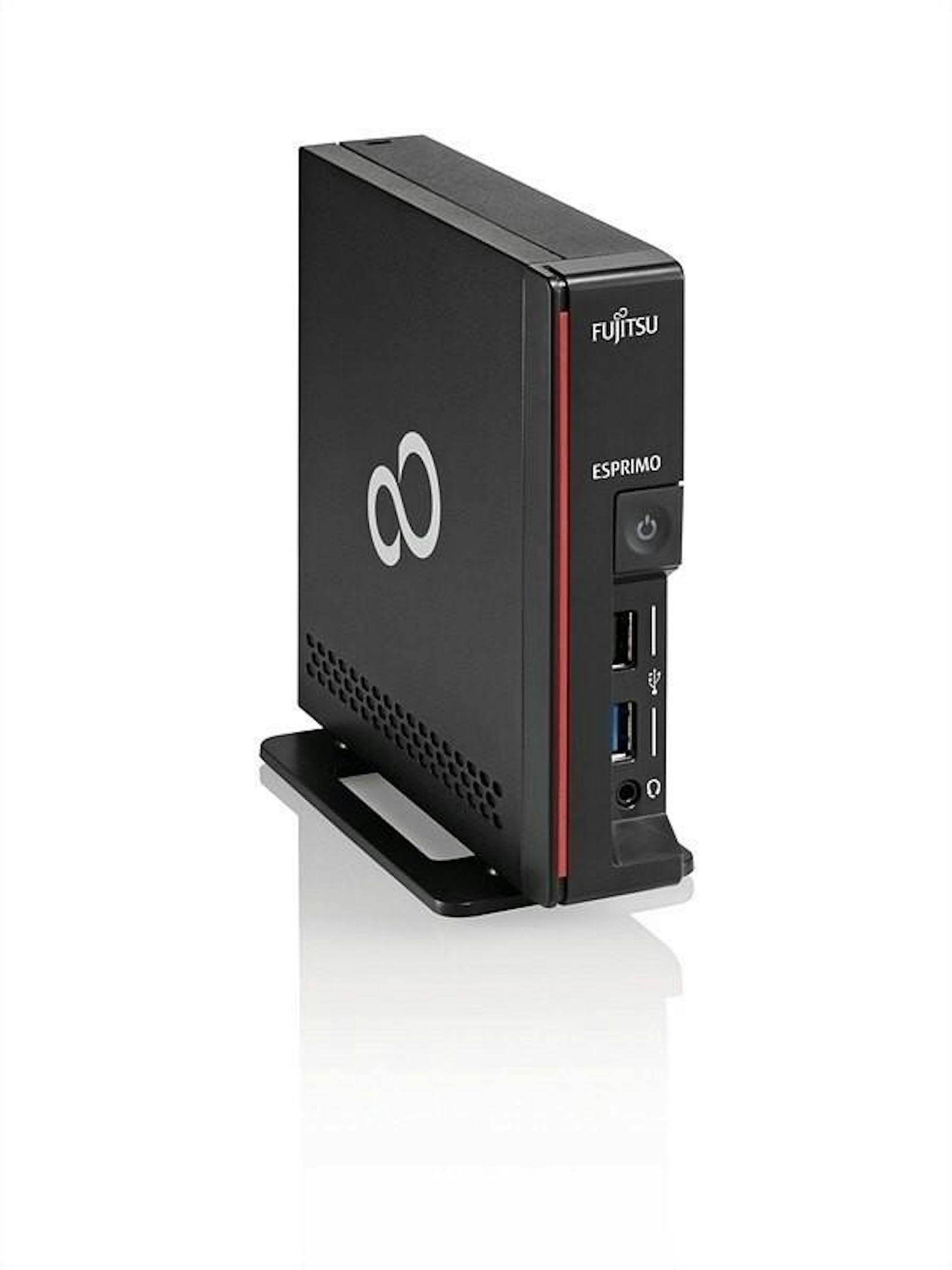 <b>30. Oktober 2018:</b> Fujitsu hat seinen kleinsten Desktop-PC vorgestellt. Mit einem Gesamtvolumen von nur 0,86 Liter ist der Esprimo G558 kompakt genug, um an der Rückseite eines Monitors montiert zu werden. Angeschlossen an den Monitor P24-9 TE von Fujitsu können Nutzer den Desktop-PC mit nur einem USB-C-Kabel sowohl an das Stromnetz anschließen als auch mit dem Netzwerk verbinden. Das Ein- und Ausschalten des Monitors und des PCs kann so synchronisiert werden. Preis: rund 670 Euro.