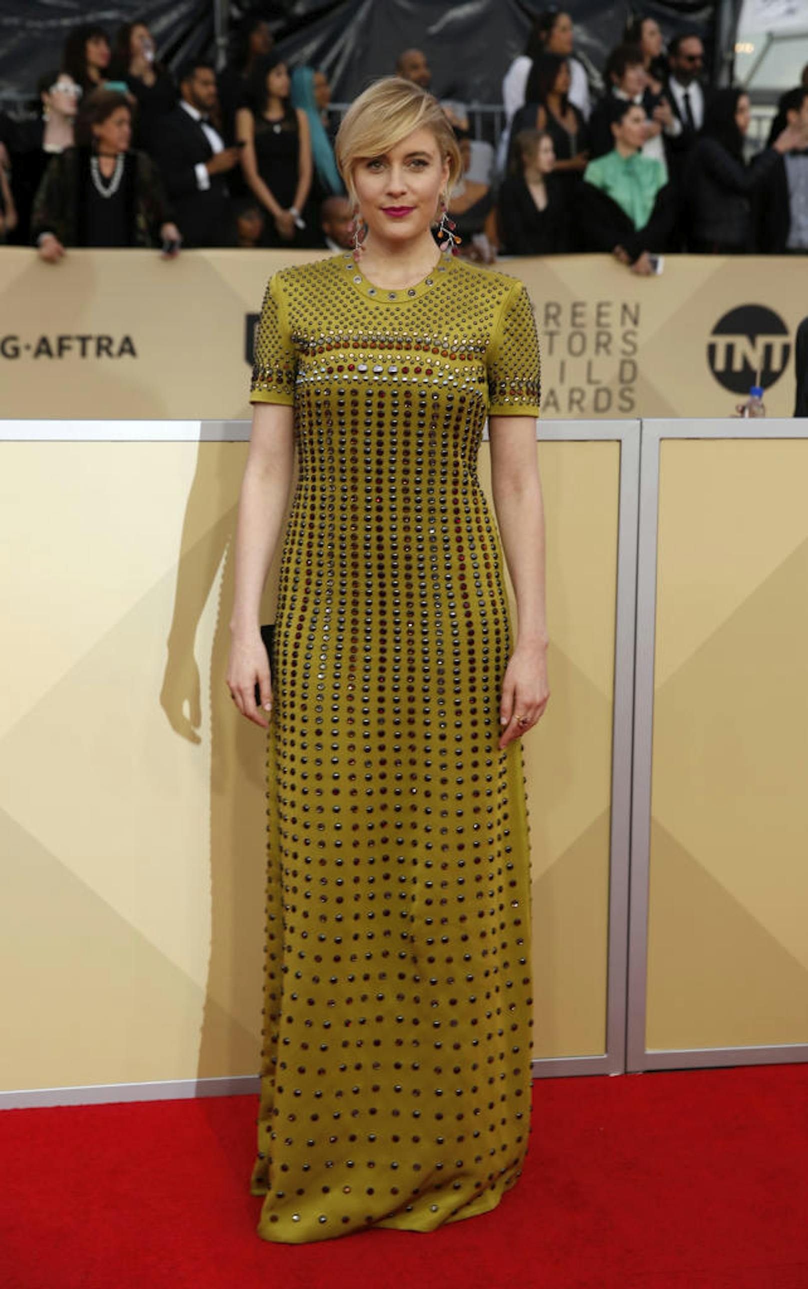 Greta Gerwig in einem Kleid von Bottega Veneta.