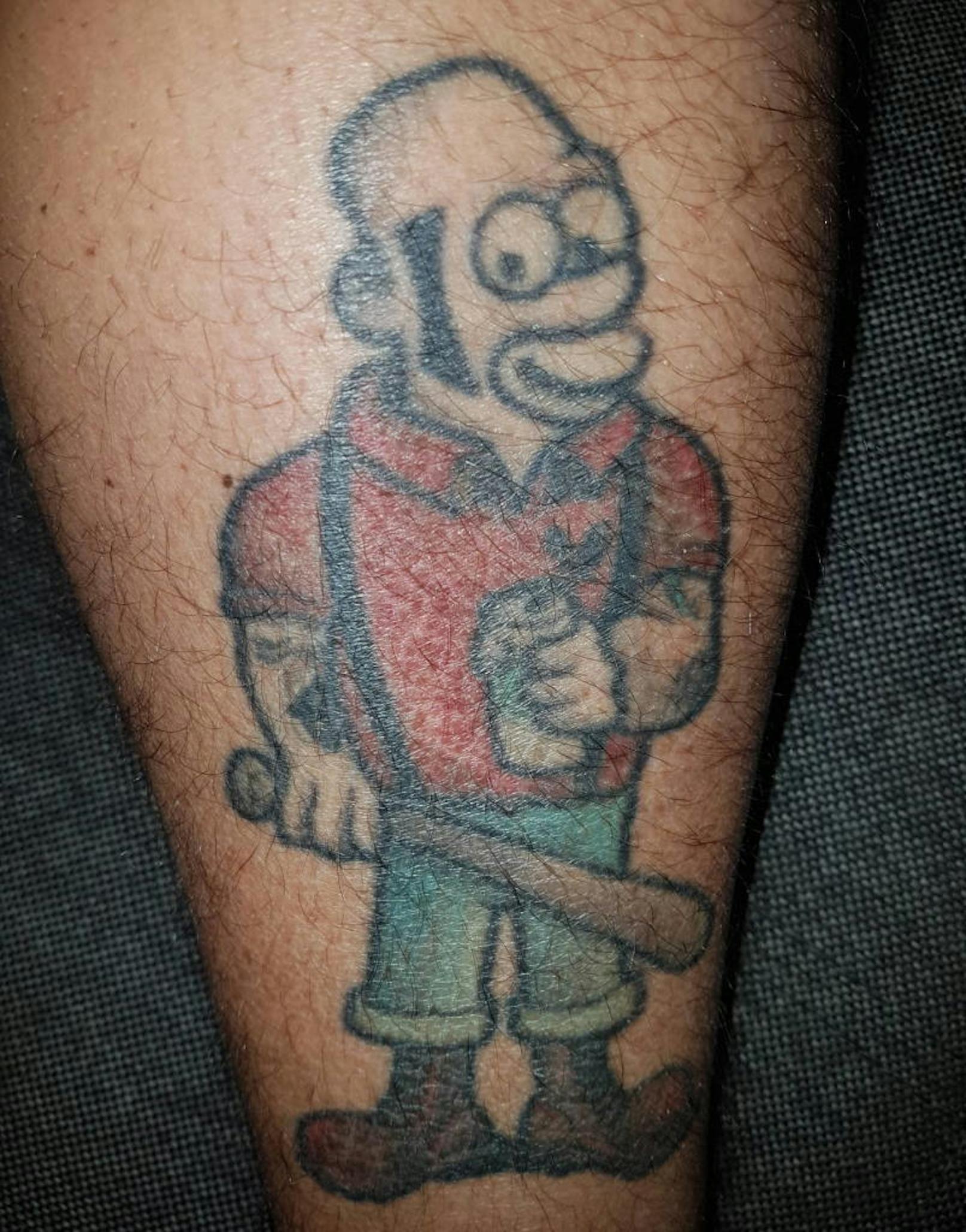 "Der Homer muss weg war mein erstes Tattoo mit 18. Im Sommer ein unangenehmer Blickfang."