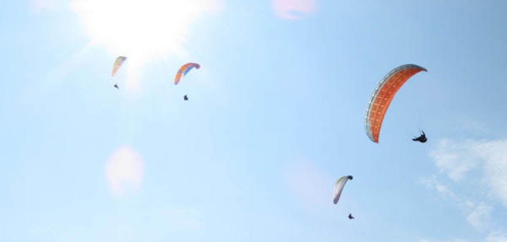 Tirol: Zahlreiche Paragleiter in der Luft