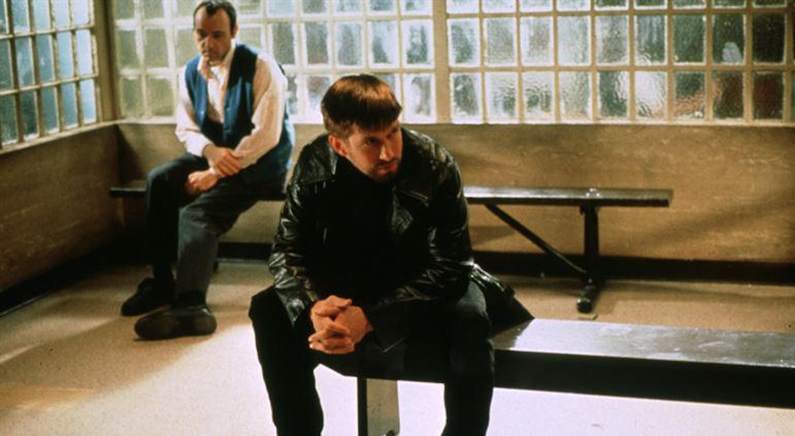 1996 siegte "Die üblichen Verdächtigen" in zwei Kategorien: Bester Nebendarsteller (Kevin Spacey, im Bild links hinten), bestes Orginal-Drehbuch (Christopher McQuarrie).