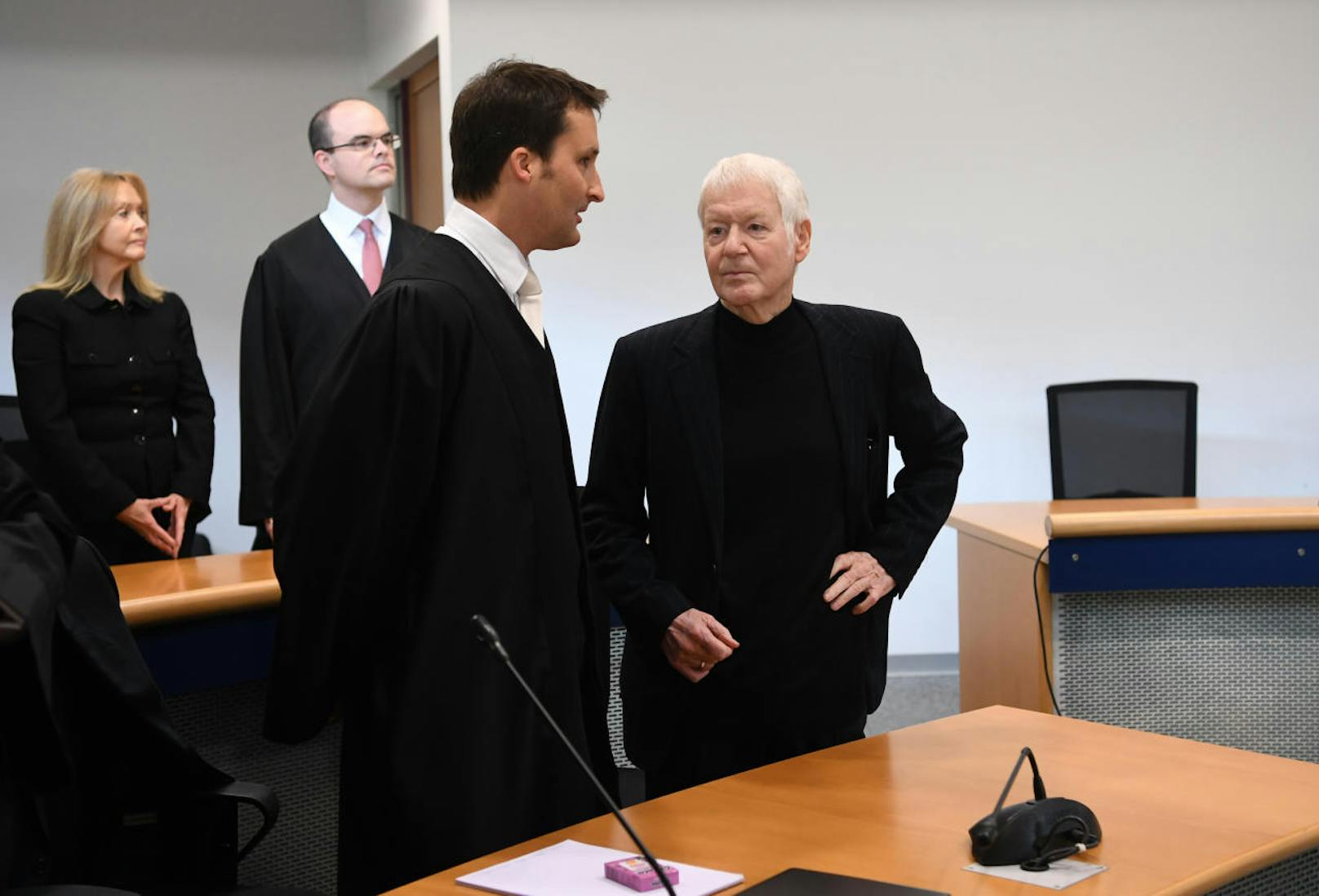 Am Montag wurde in Stuttgart das Urteil gefällt. Bald muss sich Familie Schlecker jedoch auch in Linz vor Gericht verantworten.