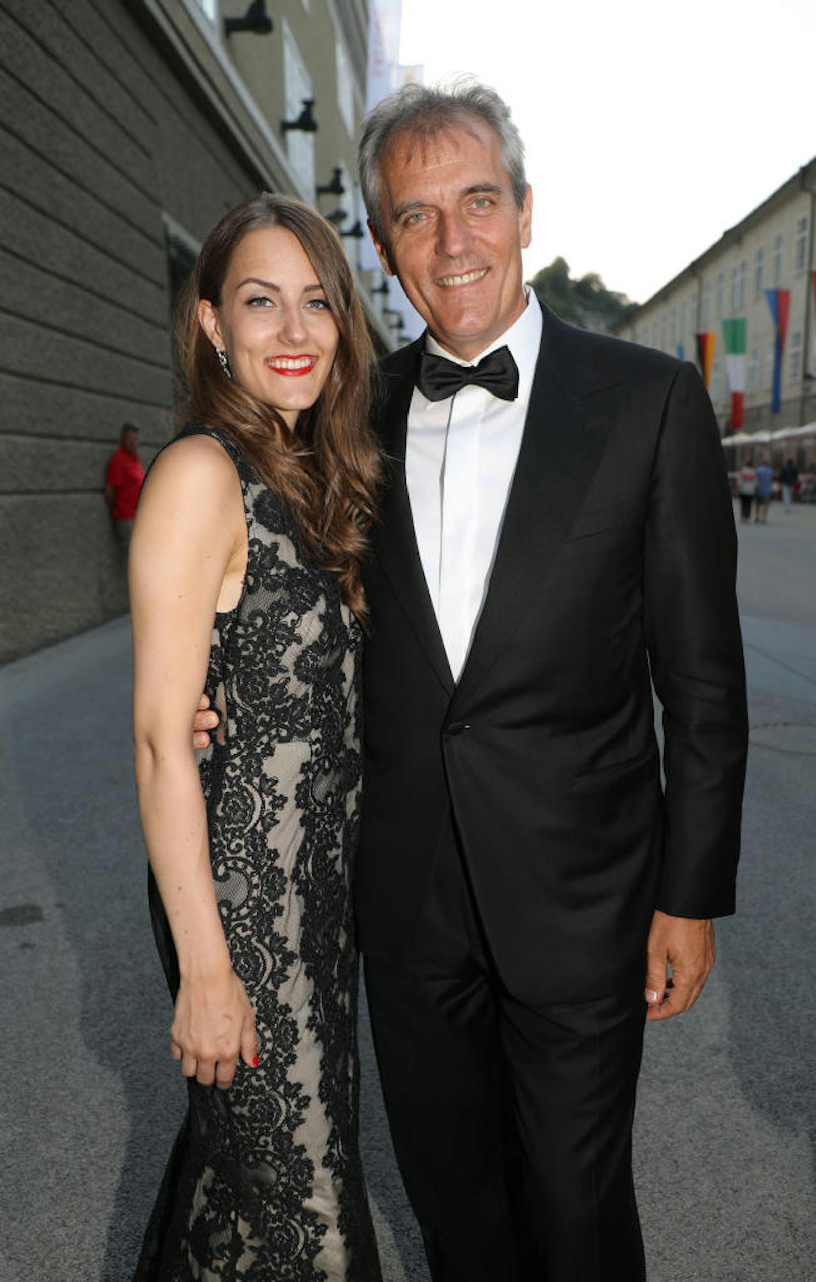 Premiere der Oper Salome in der Felsenreitschule Salzburg. OMV-Generaldirektor Rainer Seele mit Tochter Fabienne.