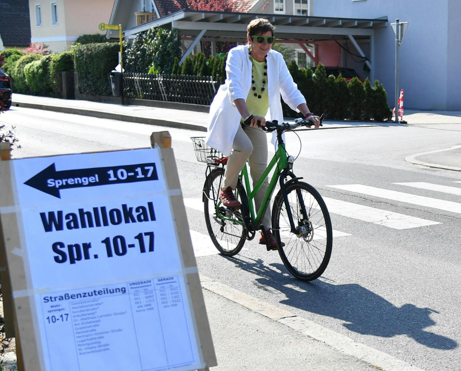 LHStv. und Spitzenkandidatin Astrid Rössler (Grüne) kam mit dem Rad zur Stimmabgabe.