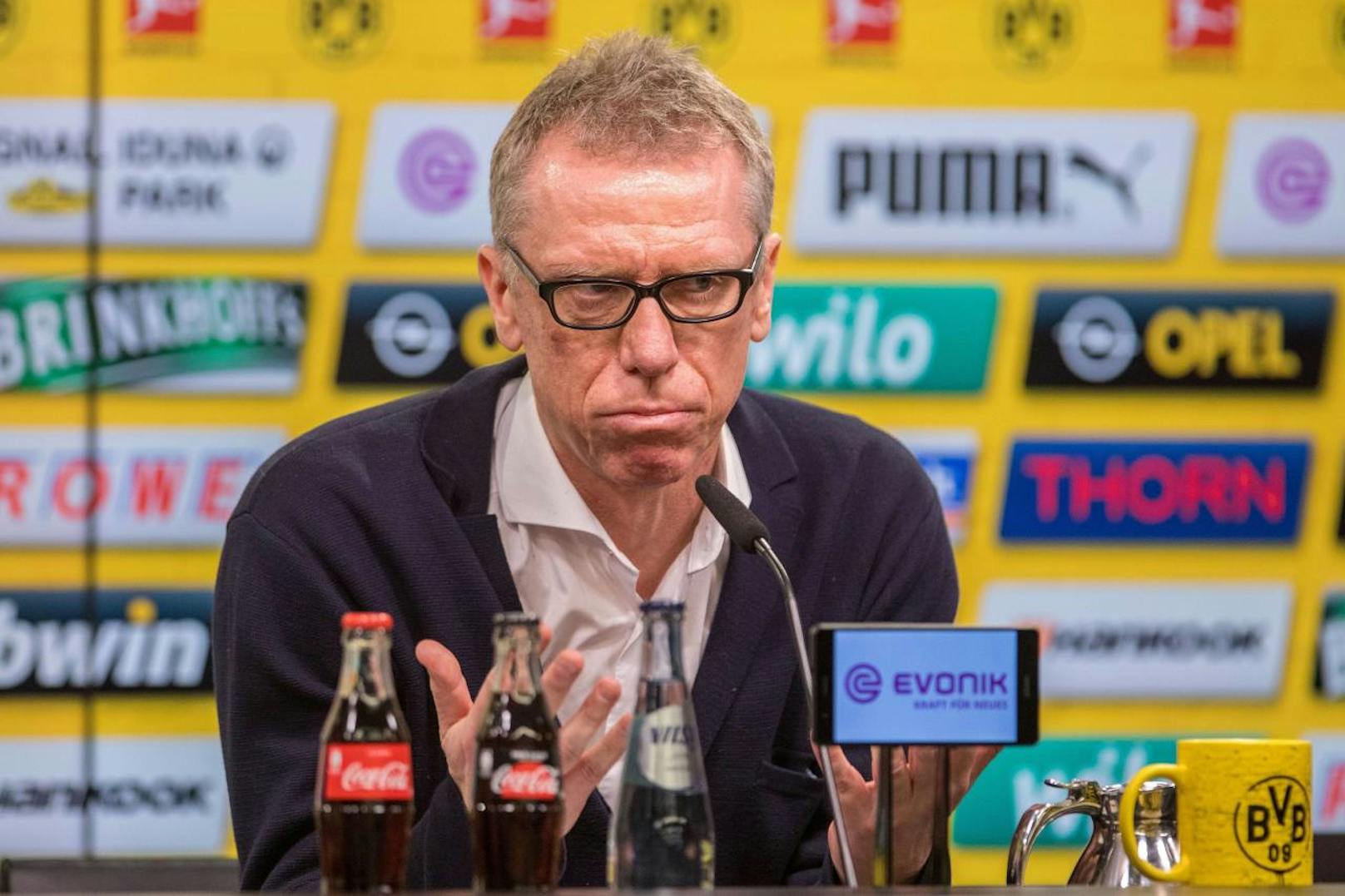 Peter Stöger ist neuer Dortmund-Trainer! "Heute" hat die besten Bilder seiner Präsentation zum Durchklicken.