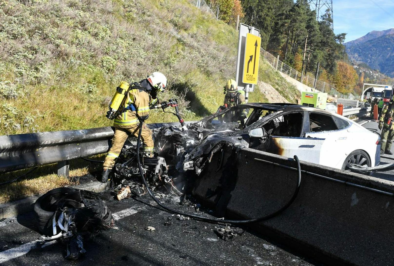 Das Fahrzeug brannte auf der S16 vollständig aus