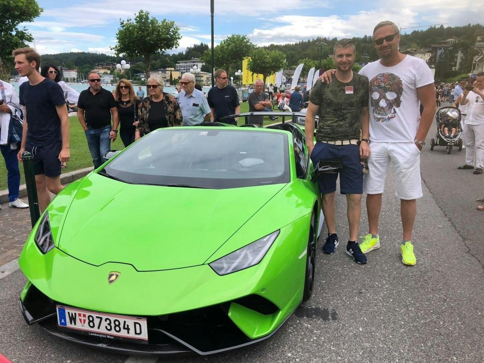 Ex-Ski-Ass Reinfried Herbst und Thomas Schwaiger - Herbst durfte mit dem Lamborghini eine Runde drehen.