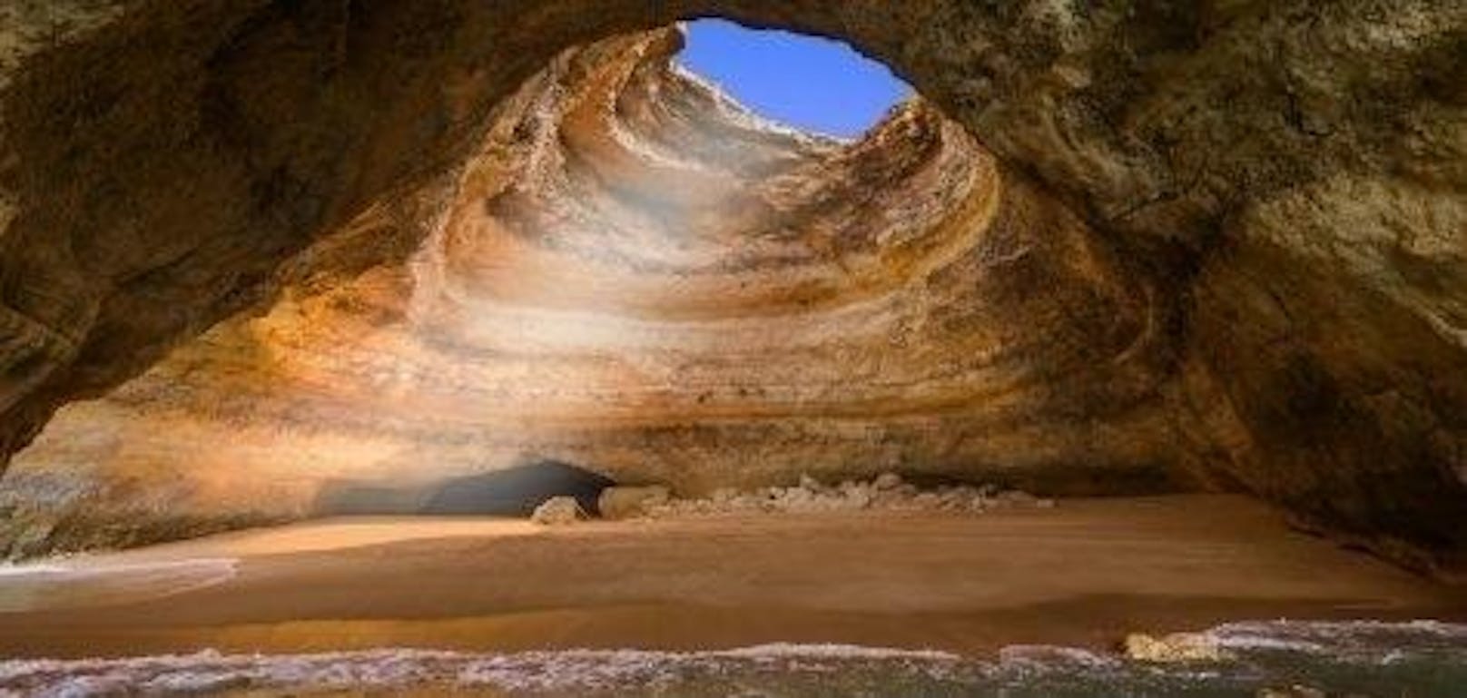 <b>Platz 19:</b> CAVE BEACH Benagil-Höhle, Algarve-Küste