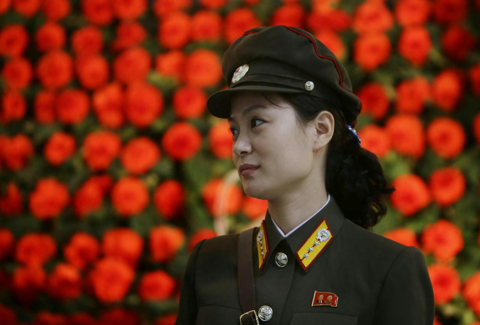 Frauen gehören in der nordkoreanischen Armee dazu. Früher meldeten sie sich freiwillig, seit 2015 sind alle Frauen wehrpflichtig. Sie müssen mindesten sieben Jahre im Militär dienen.