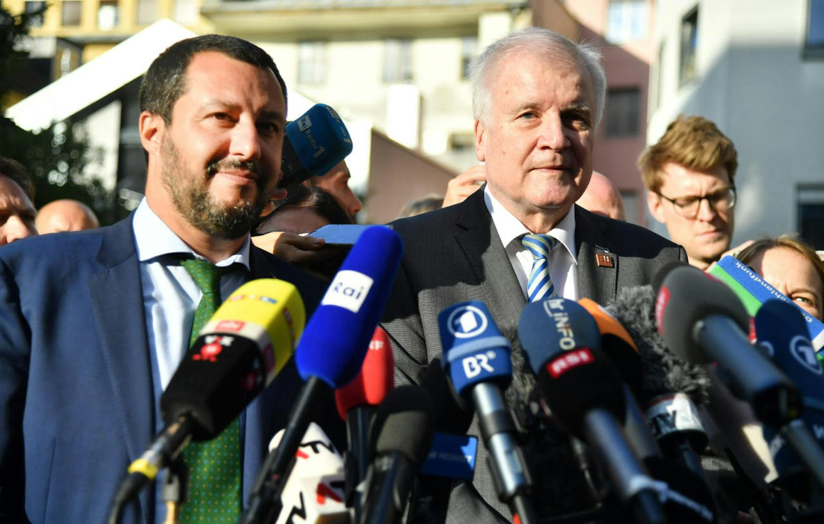 Matteo Salvini (l.) und Horst Seehofer, die Innenminister von Italien und Deutschland, trafen sich in Innsbruck beim informellen Treffen der Justiz- und Innenminister der EU (11. Juli 2018).