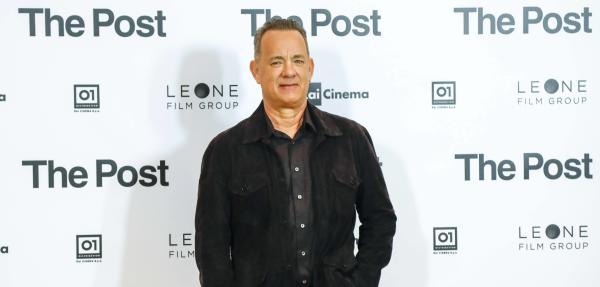 Hanks meldet sich freiwillig für Covid-Impfung - People ...