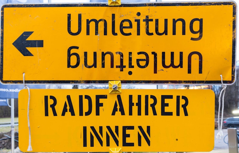 Das Schild sorgt für Rätsel.