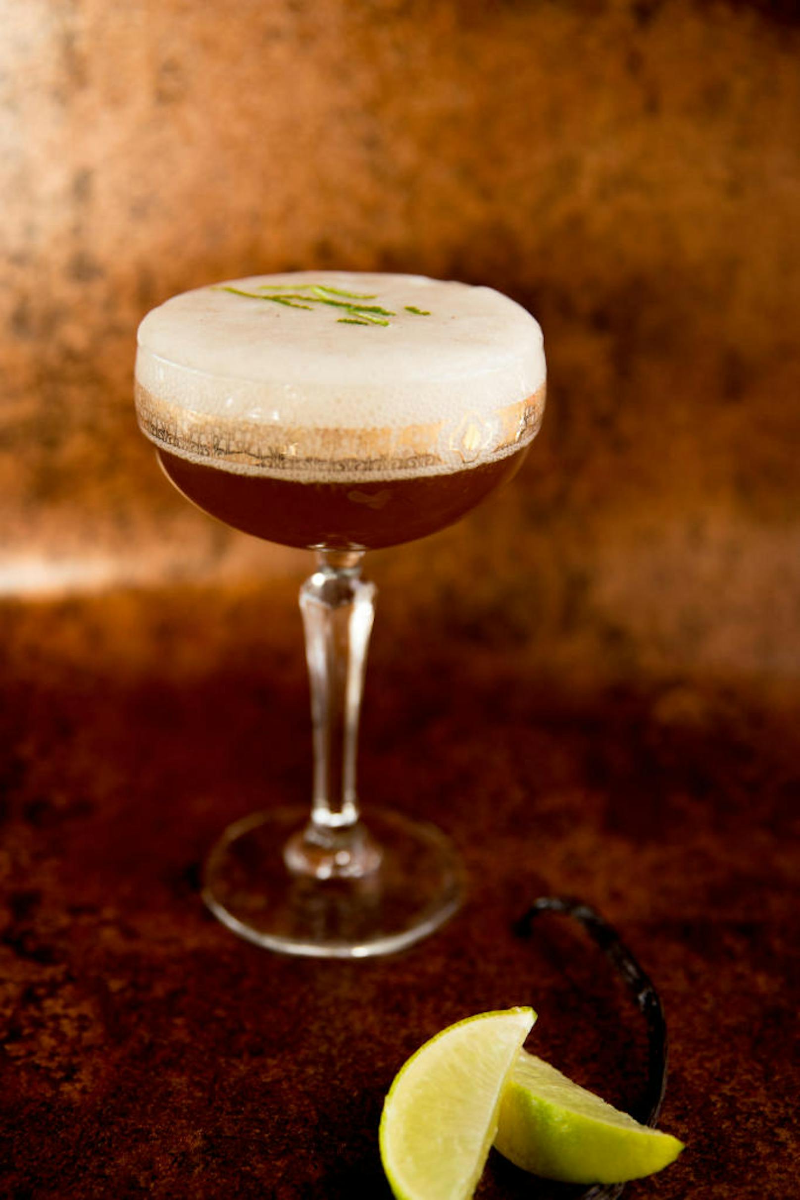 Die Beispiele dafür: 
"Double Dee": Havana Club Añejo Especial Rum, dunkler Rohrzuckersirup, Limetten-Vanille Espuma