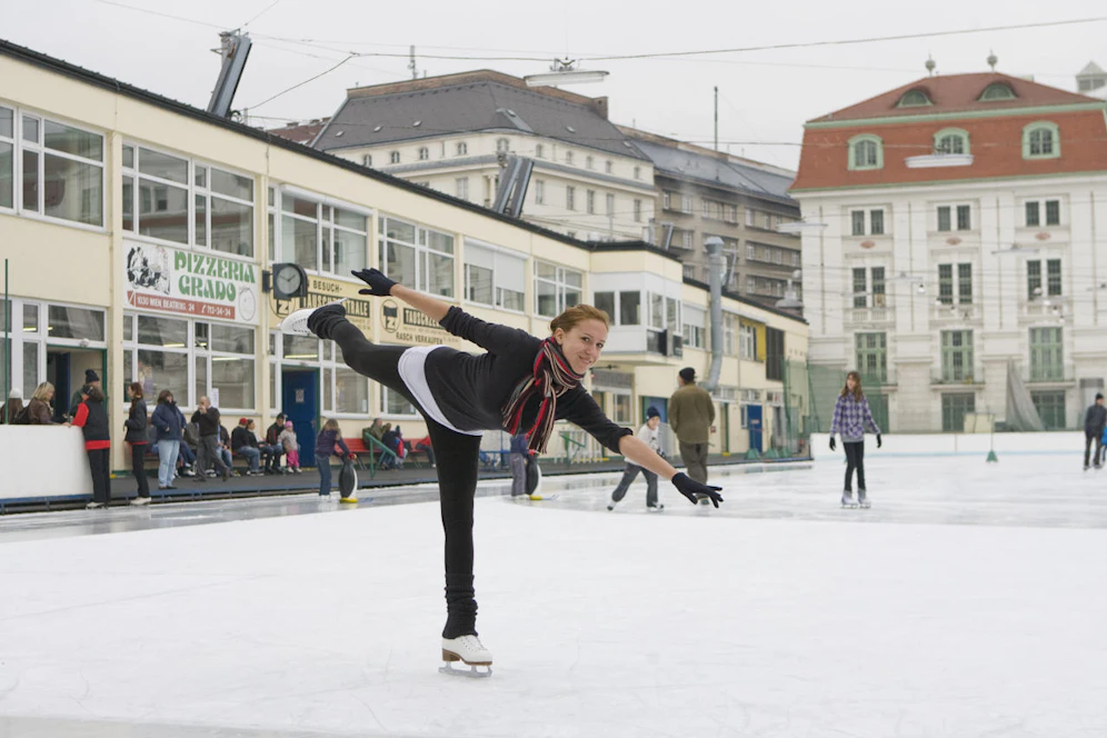 Skaten am Eislaufverein in Wien-Landstraße.