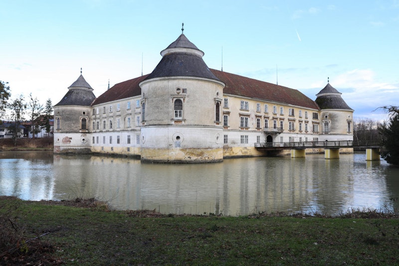 Das Wasserschloss Aistersheim wird Anfang März zum Schauplatz eines internationalen Rechten-Treffens.