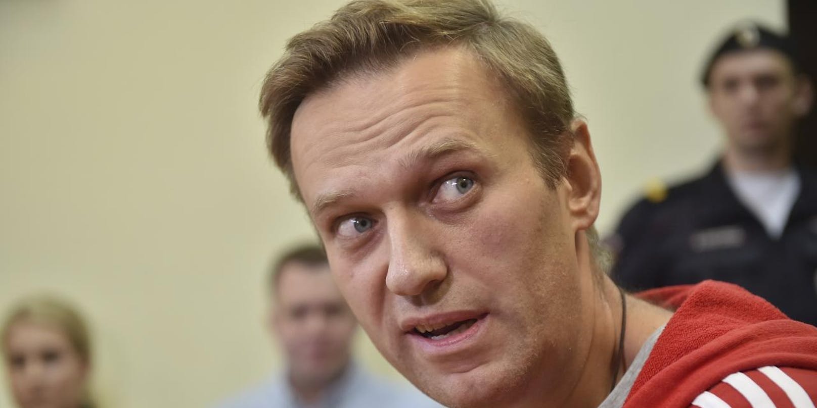 Kreml-Kritiker Alexej Nawalny hatte schon 2018 Probleme mit der russischen Regierung:
Der russische Oppositionsführer Alexej Nawalny wurde am 14. Juni 2018 nach dreißig Tagen in Haft wieder in die Freiheit entlassen.