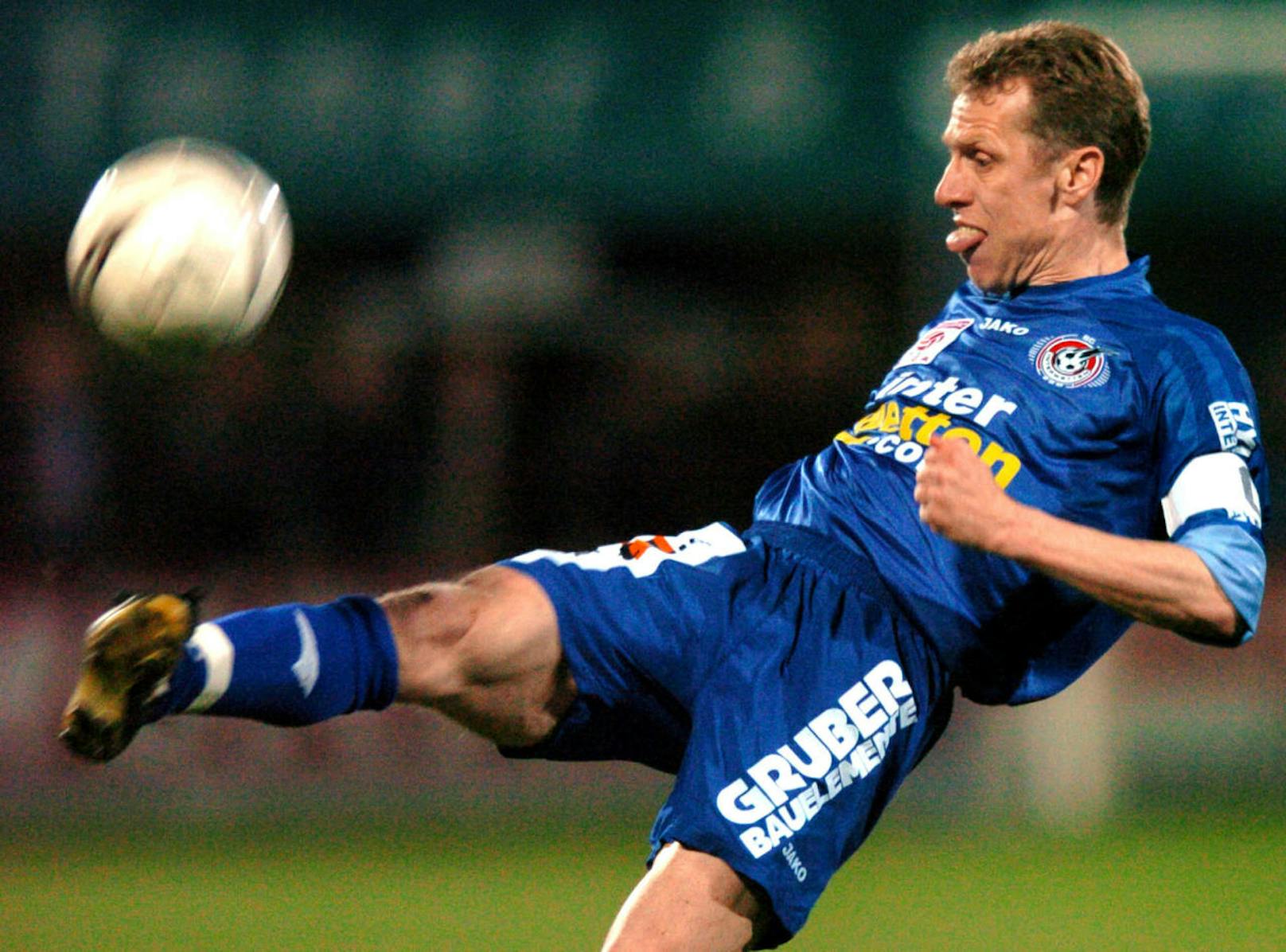2004 hängte Peter Stöger die Fußballschuhe nach einem Engagement beim Zweitliga-Klub SC Untersiebenbrunn an den Nagel.