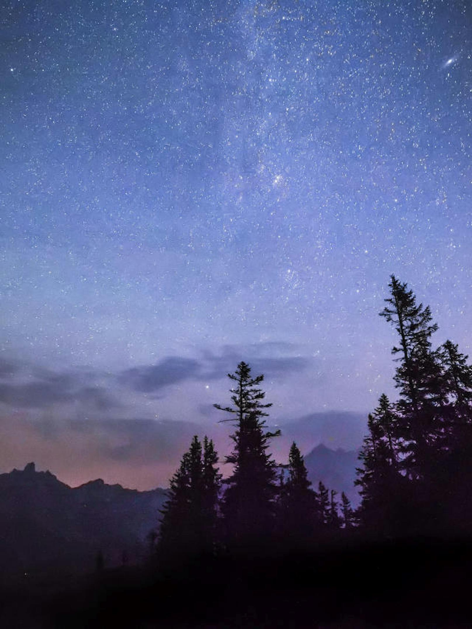 Sternenhimmel über dem Dachstein und dem Filzmooser Tal zur Zeit der höchsten Sternschnuppen Dichte vom Rossbrand aus gesehen.