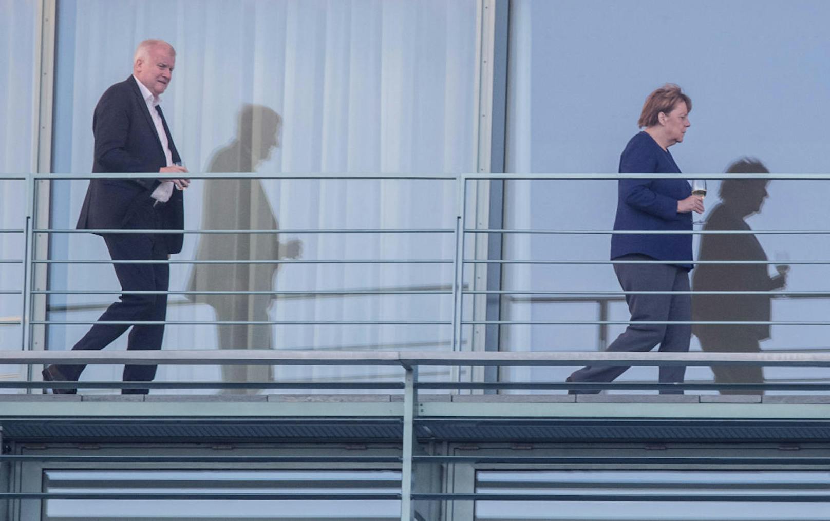 Horst Seehofer und Angela Merkel am Balkon des Bundeskanzleramts in Berlin.