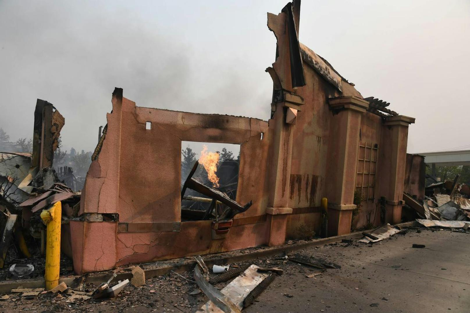 Waldbrände in Kalifornien fordern zahlreiche Menschenleben. Hunderte Häuser wurden zerstört.
