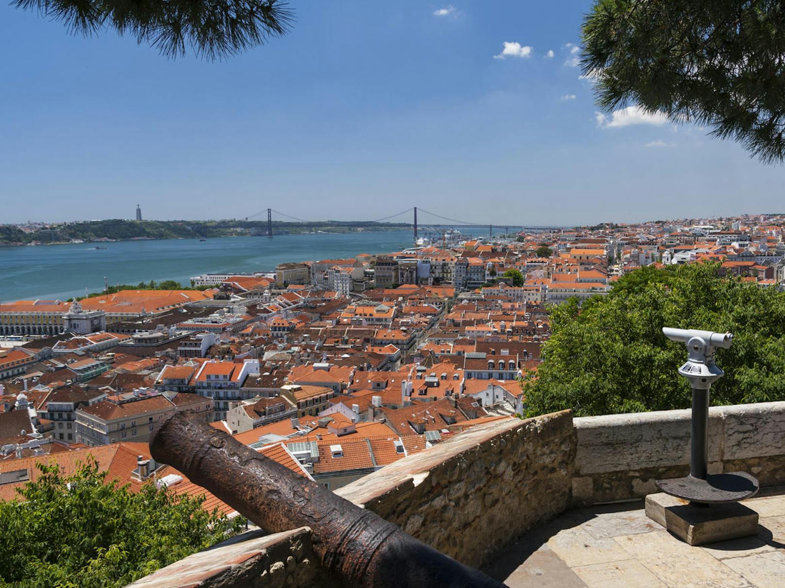 Die meisten Corona-Ansteckungen Europas finden derzeit in Portugal statt. Die Sieben-Tage-Inzidenz, die Zahl der Neuinfektionen pro 100.000 Einwohner in sieben Tagen, liegt bei 1.133 (Stand: 25. Juni). Hotspots sind Lissabon (Bild), sowie ...