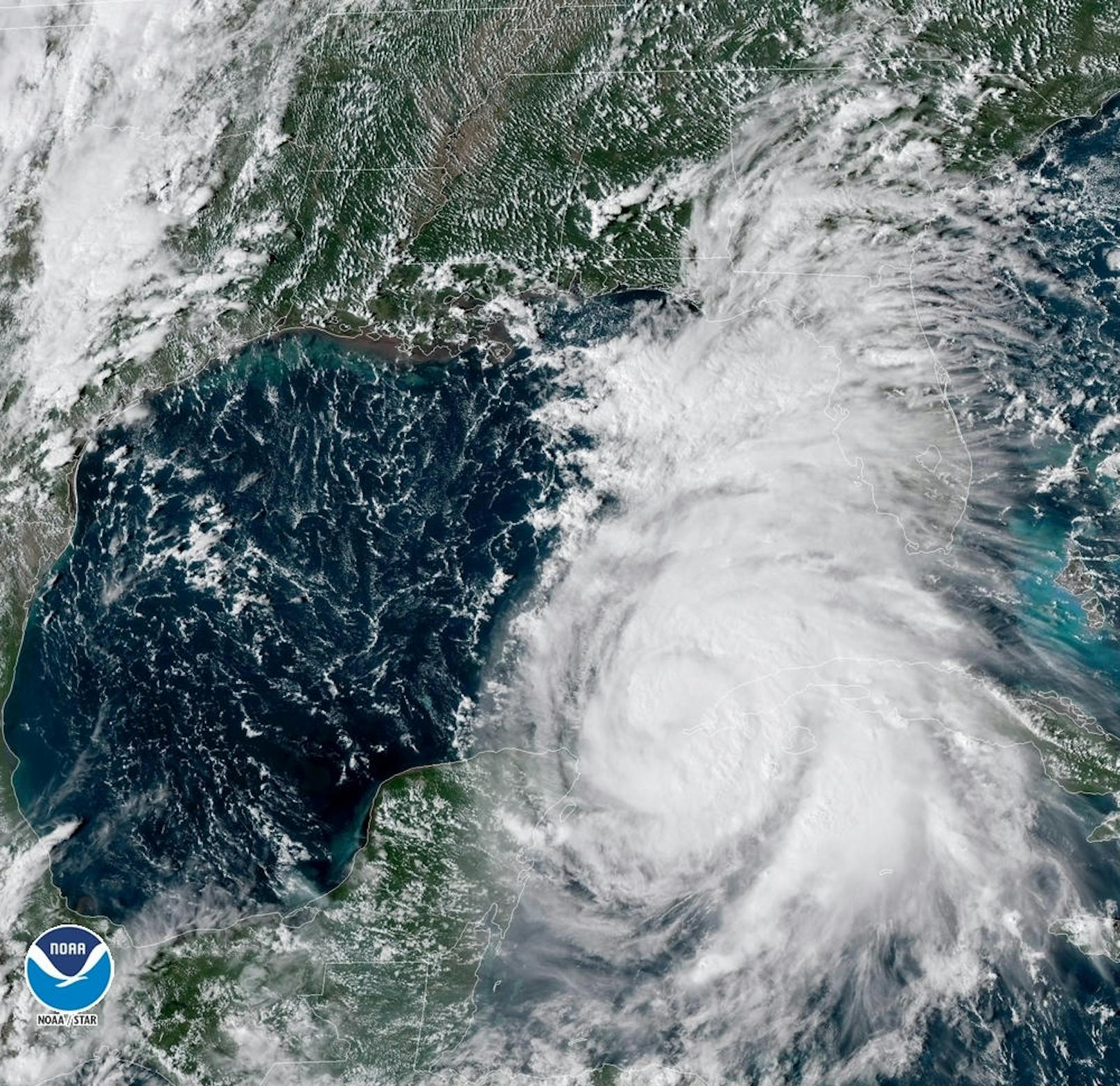 Ein Satellitenfoto der US-Wetter- und Ozeanografie­behörde (NOAA) vom 8. Oktober 2018 zeigt die Ausmaße von Hurrikan Michael. Die Experten rechnen damit, dass der Sturm auf seinem Weg zur US-Ostküste noch weiter an Fahrt aufnimmt.