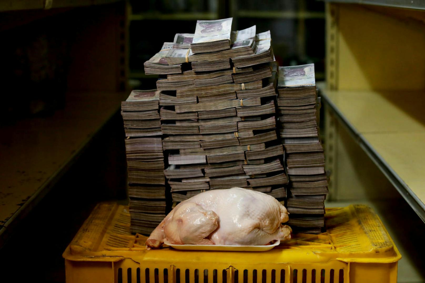 Ein Hühnchen kostet mehr als 14 Millionen Bolívar - etwa 2,2 US-Dollar!