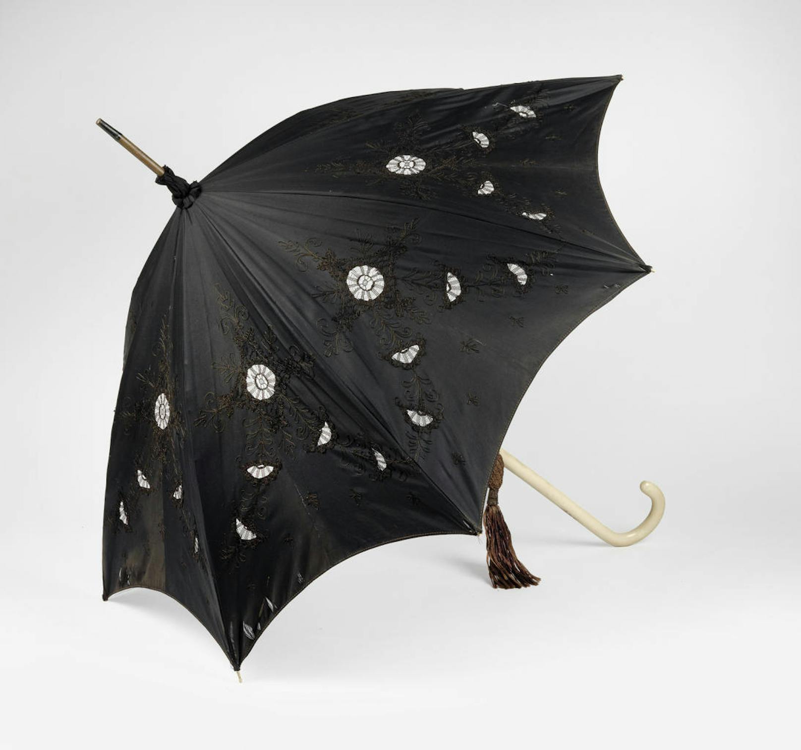 Royaler Sonnenschirm von Kaiserin Elisabeth.Schätzwert bis zu 5.000 Euro.