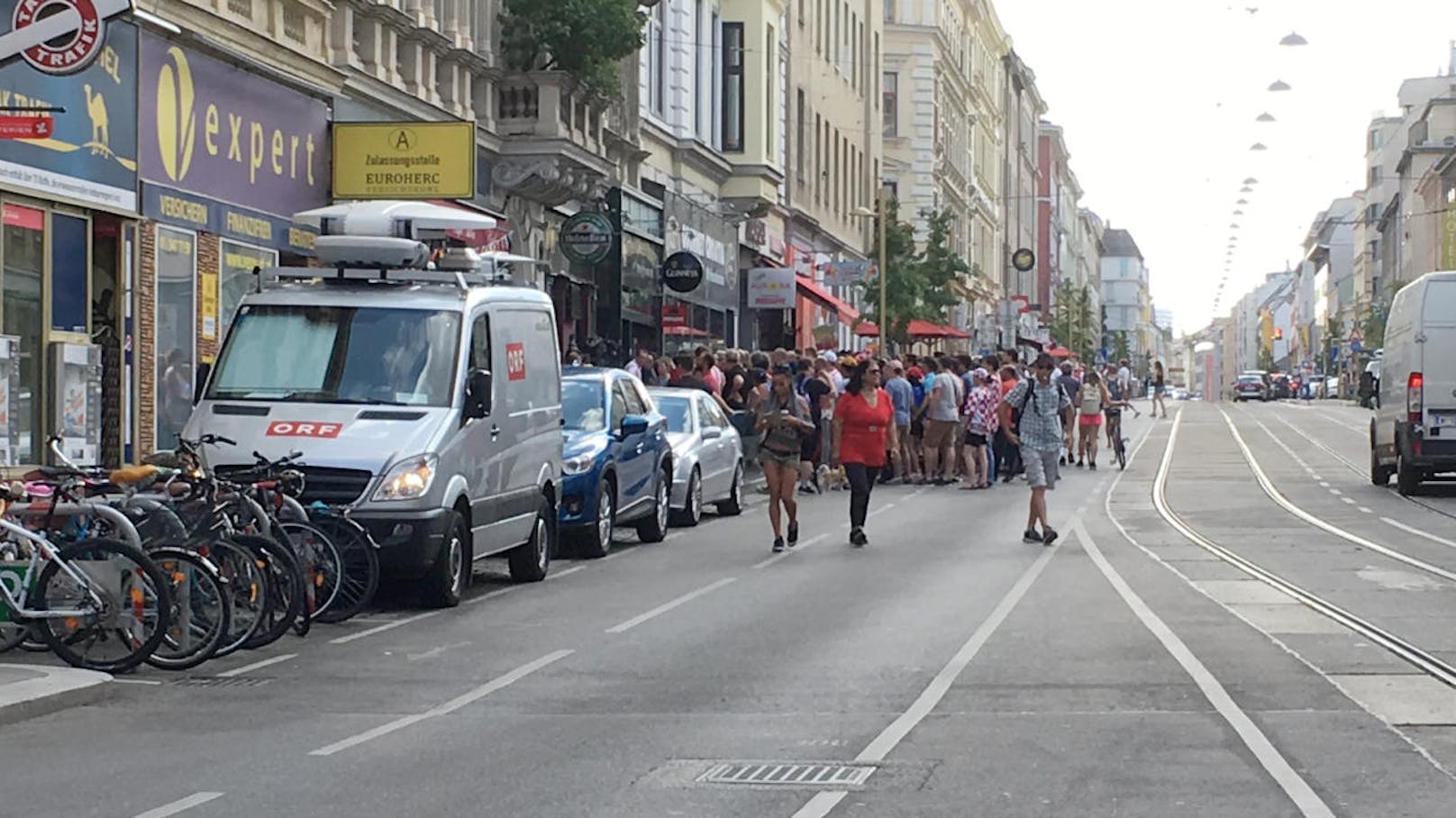 Erst wurde gefeiert, dann getrauert: Tausende Kroatien-Fans fieberten in Wien-Ottakring mit!